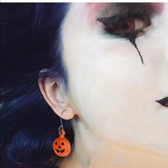 2/$30 Pumpkin Halloween Dangle Earrings - Picture 2 of 3